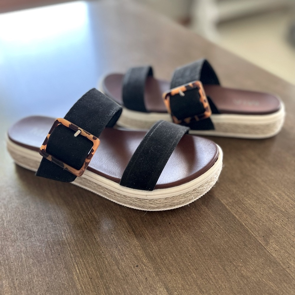 MIA Wedges